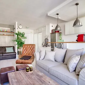 Studio Republique Pierre Leve Apartment