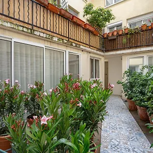 Les Residences - République Parigi